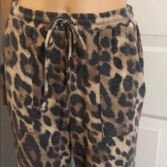 Leopard print joggers size small - Picture 3 of 7